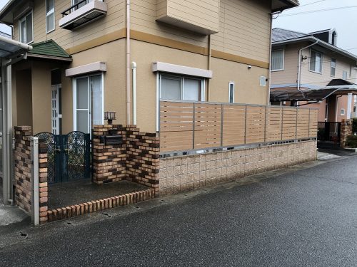 生垣の植栽を撤去して、 LIXIL アルミ目隠しフェンス『セレビュー 