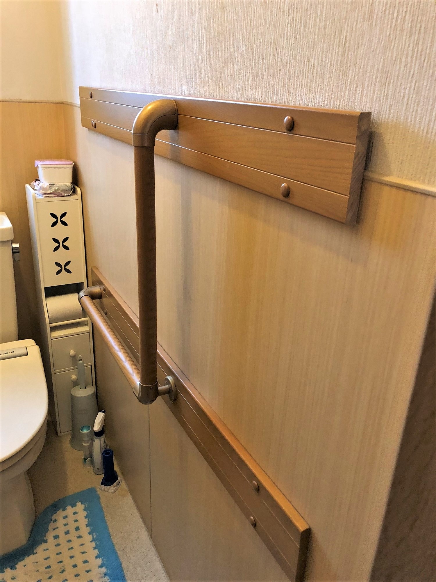 トイレリフォーム／TOTO ネオレスト（除菌水機能付き）を設置。壁に埋込式のトイレットペーパーの収納棚も設置（ウォール収納キャビネット ）│福岡県北九州市でリフォームとリノベーションと土地建物売買は須原建材へ